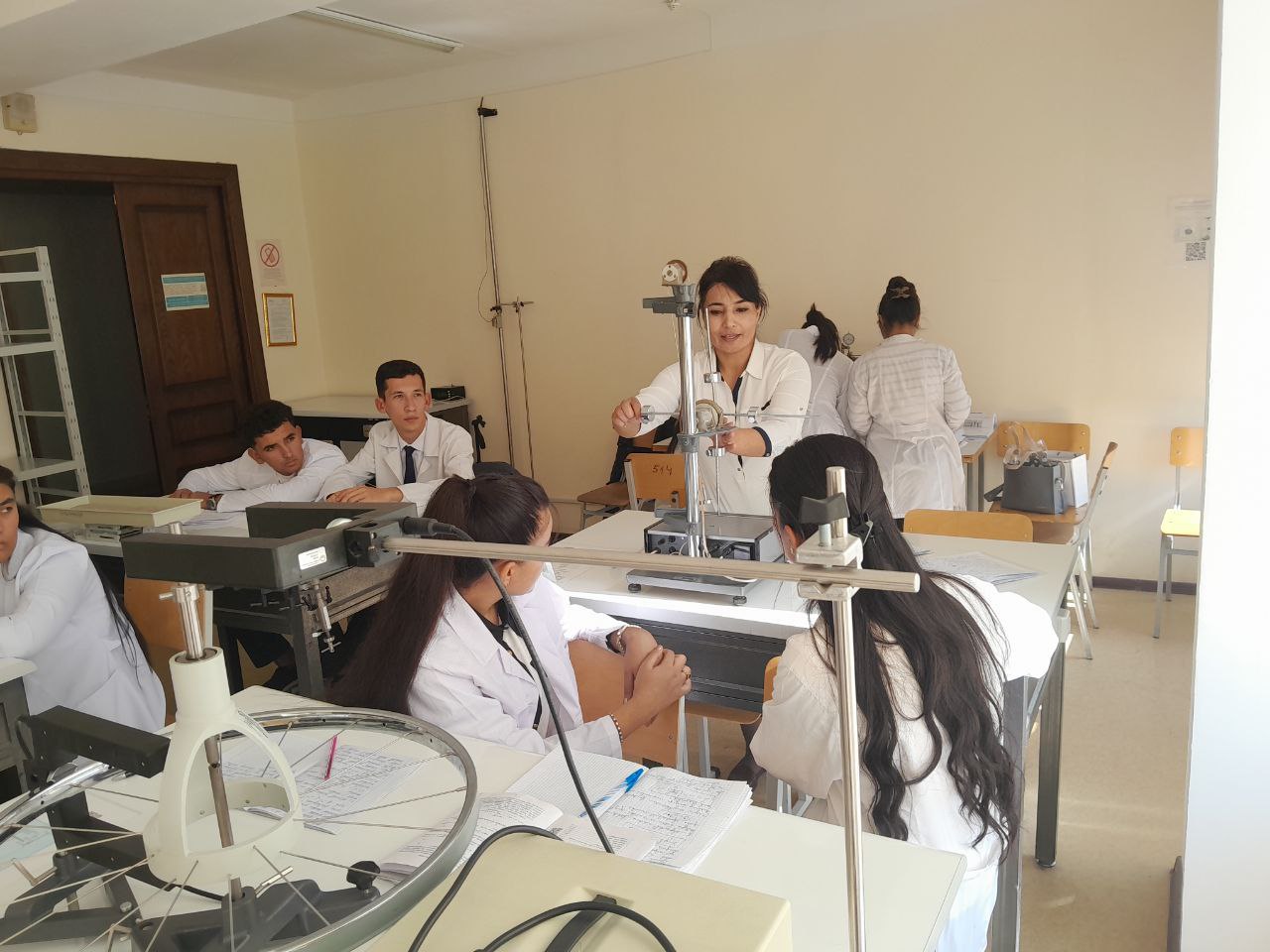 Talabalar bilan laboratoriya mashg'ulotlari