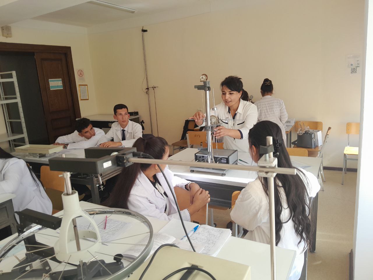 Talabalar bilan laboratoriya mashg'ulotlari