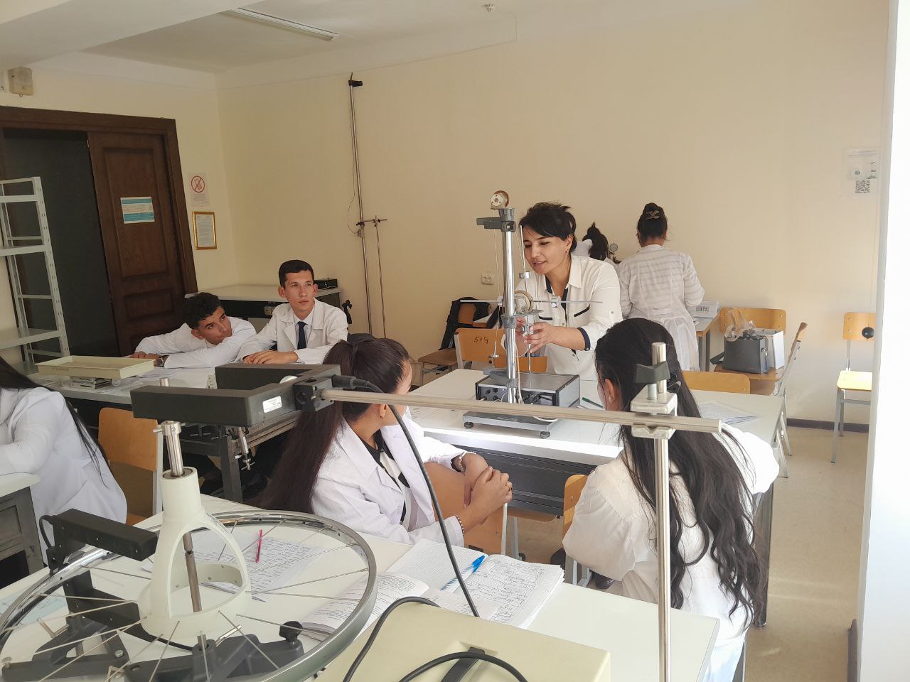 Talabalar bilan laboratoriya mashg'ulotlari